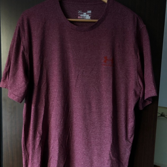Under Armour T-Shirt - Picture 1 of 3
